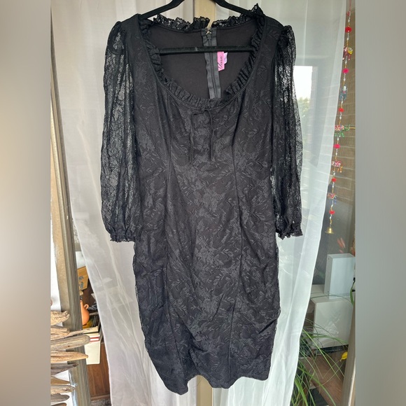 Vixen by Micheline Pitt Decadence Wiggle Dress in Black Lace - Picture 2 of 6